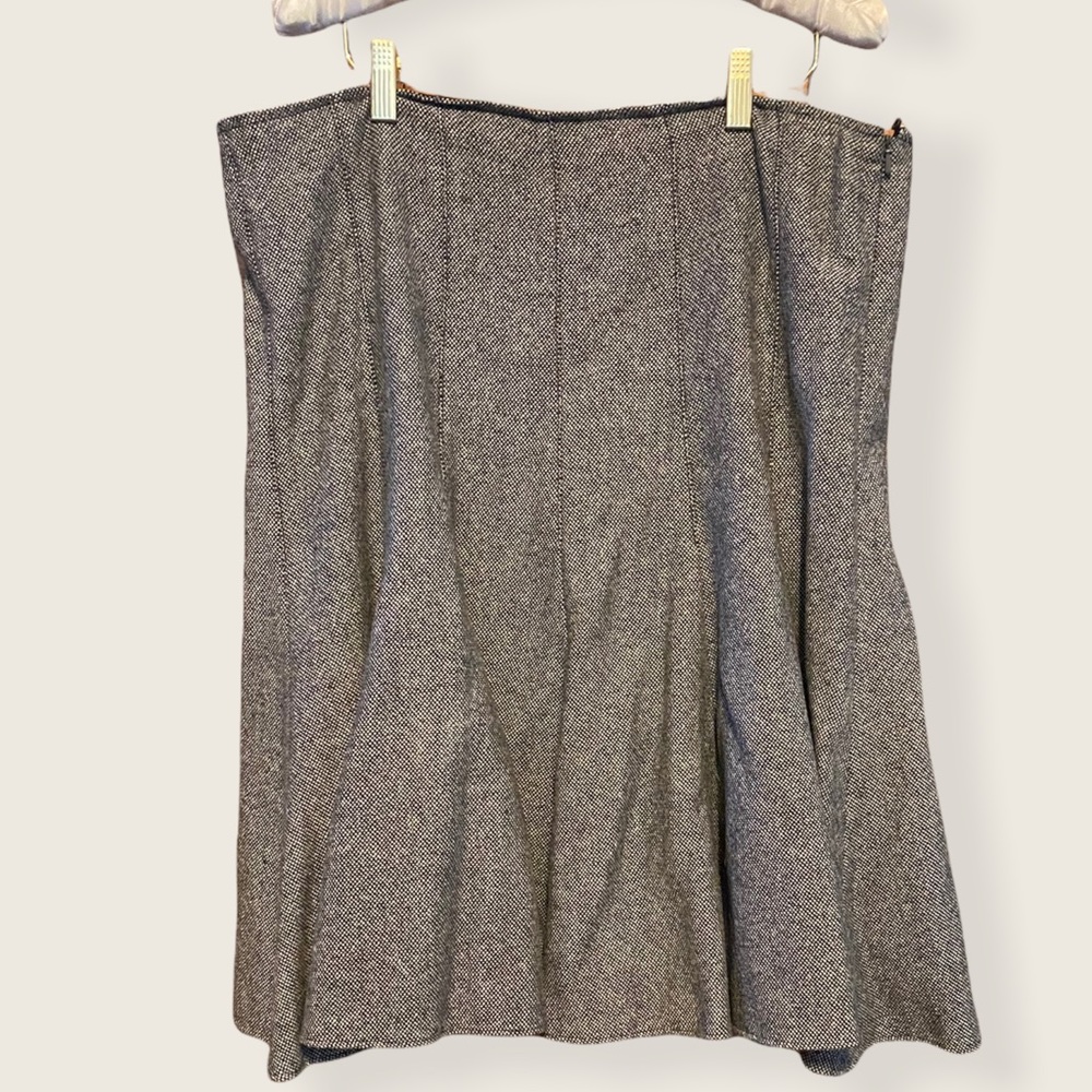EUC Black & white flared tweed skirt